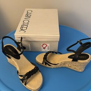 Cabin Creek size 6, wedge, heeled sandals, black/tan